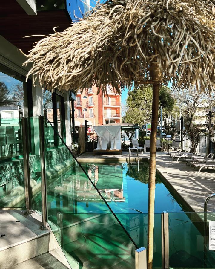 Hotel Montecarlo - Vista Mare Con Piscina & Area Fitness Риччоне Экстерьер фото
