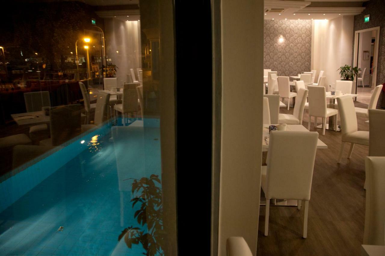 Hotel Montecarlo - Vista Mare Con Piscina & Area Fitness Риччоне Экстерьер фото