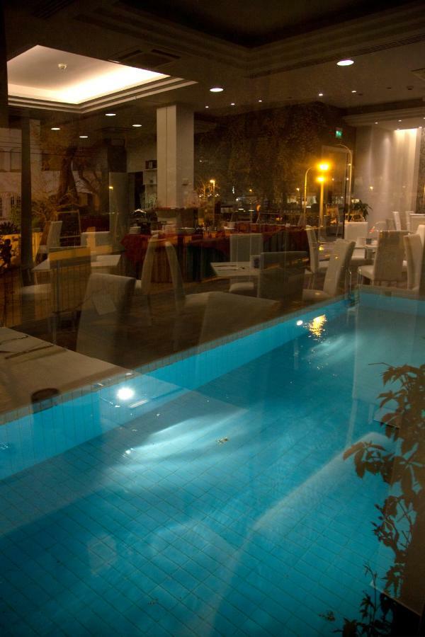 Hotel Montecarlo - Vista Mare Con Piscina & Area Fitness Риччоне Экстерьер фото