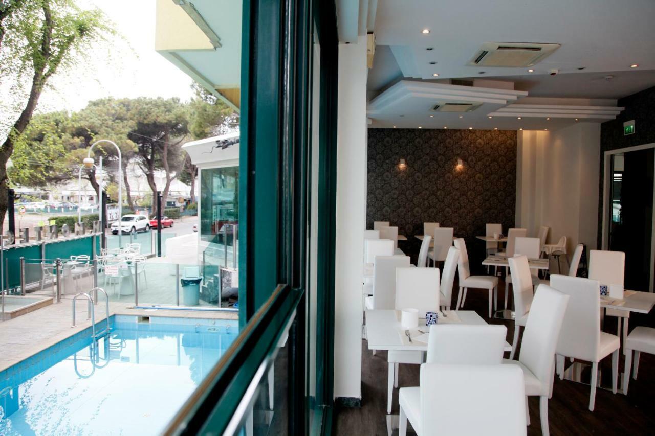 Hotel Montecarlo - Vista Mare Con Piscina & Area Fitness Риччоне Экстерьер фото